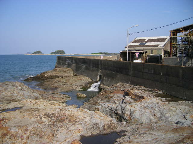 hososhima-beach-hyuga--factory-waste-1.jpg